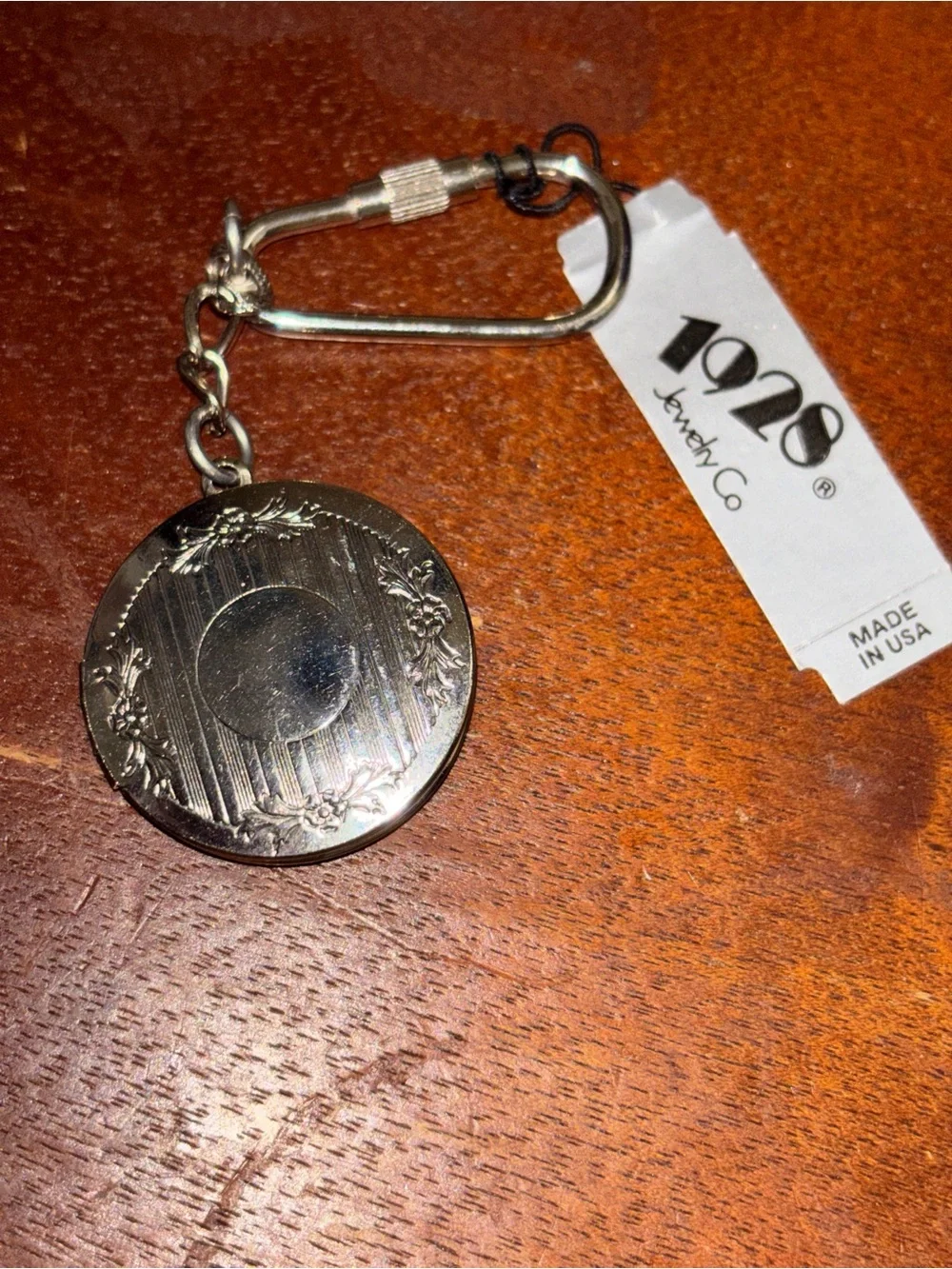 1928 Silver Floral Engraved Round Locket Keychain